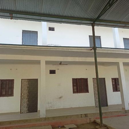 Oyo Hotel Ss Grand Lucknow Exterior foto